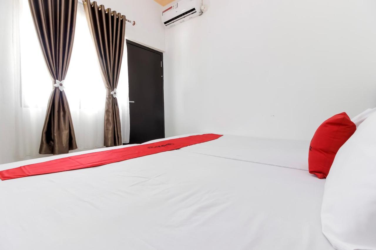 Reddoorz Near Sam Ratulangi Airport Manado Hotel Exterior foto