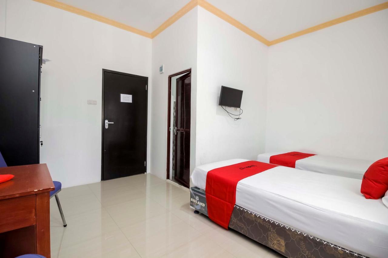Reddoorz Near Sam Ratulangi Airport Manado Hotel Exterior foto