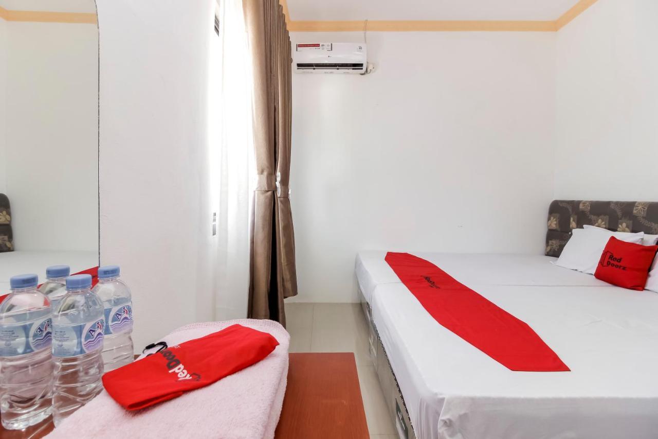 Reddoorz Near Sam Ratulangi Airport Manado Hotel Exterior foto
