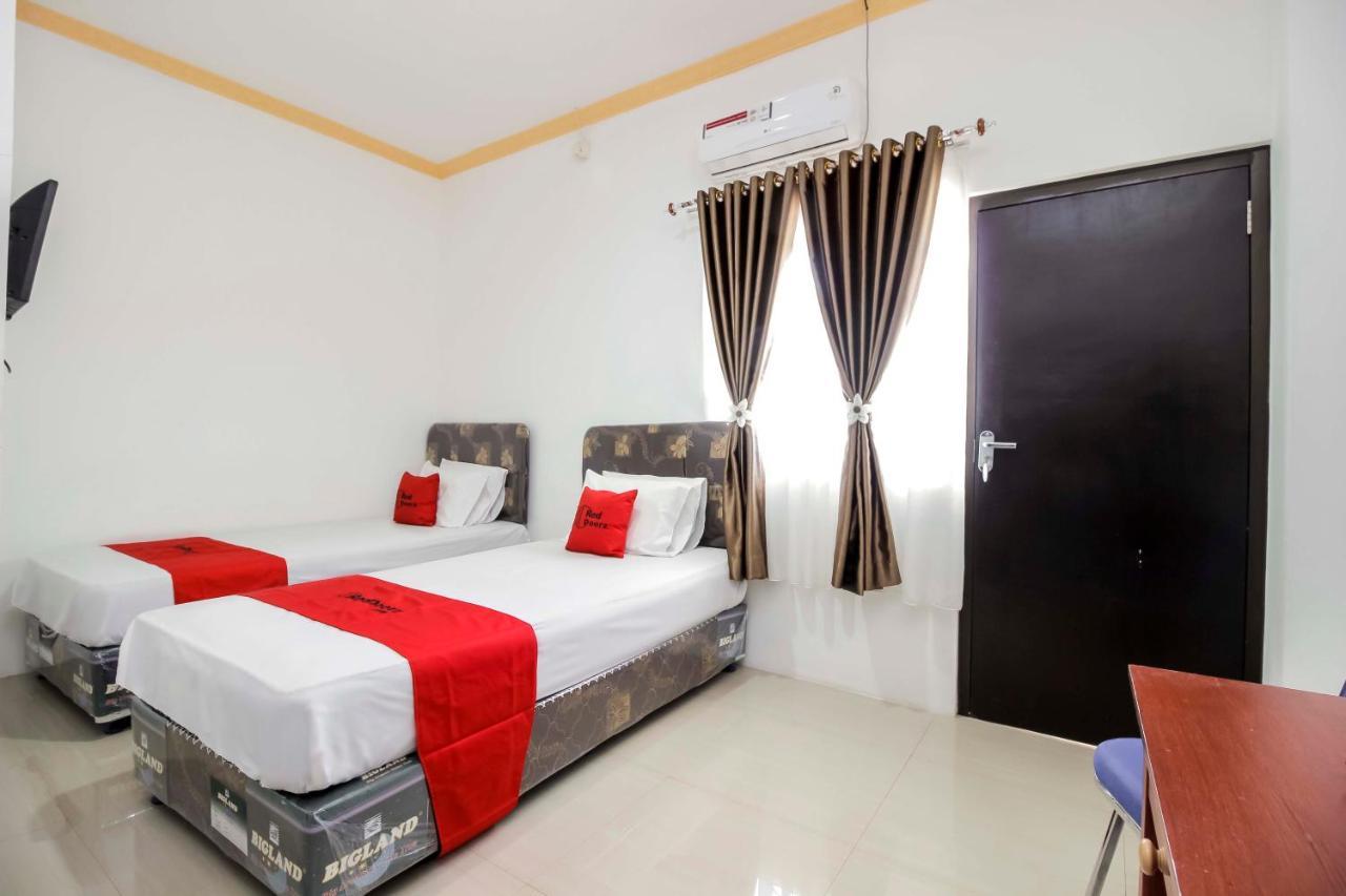 Reddoorz Near Sam Ratulangi Airport Manado Hotel Exterior foto