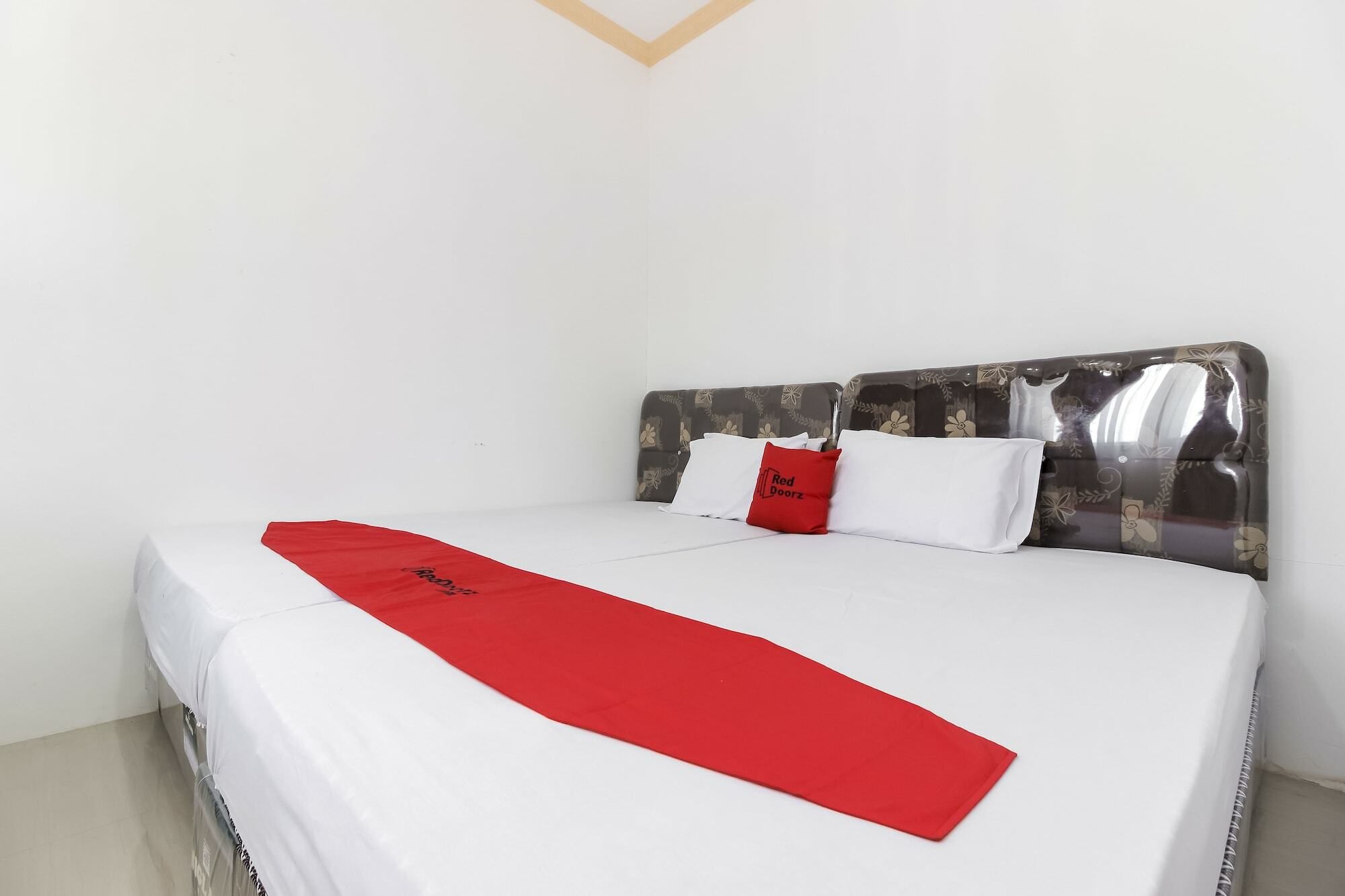 Reddoorz Near Sam Ratulangi Airport Manado Hotel Exterior foto